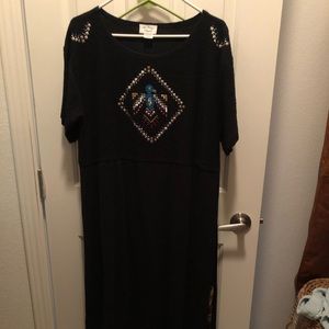 Beautiful short sleeve black southwest design